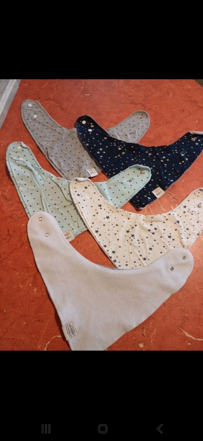 Lot de 5 bavoirs - photo numéro 1