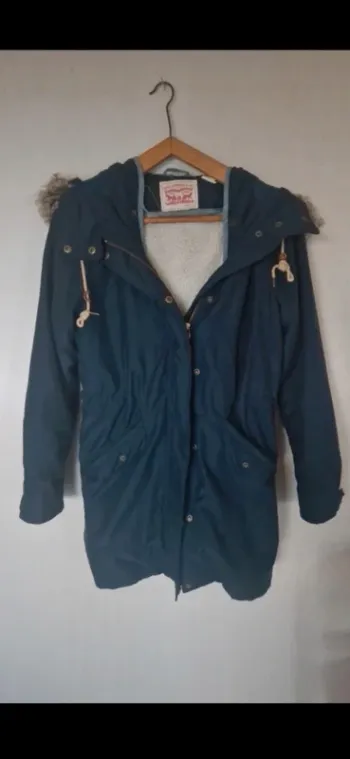Veste hiver doublé  levis femme taille xs tres bon etat