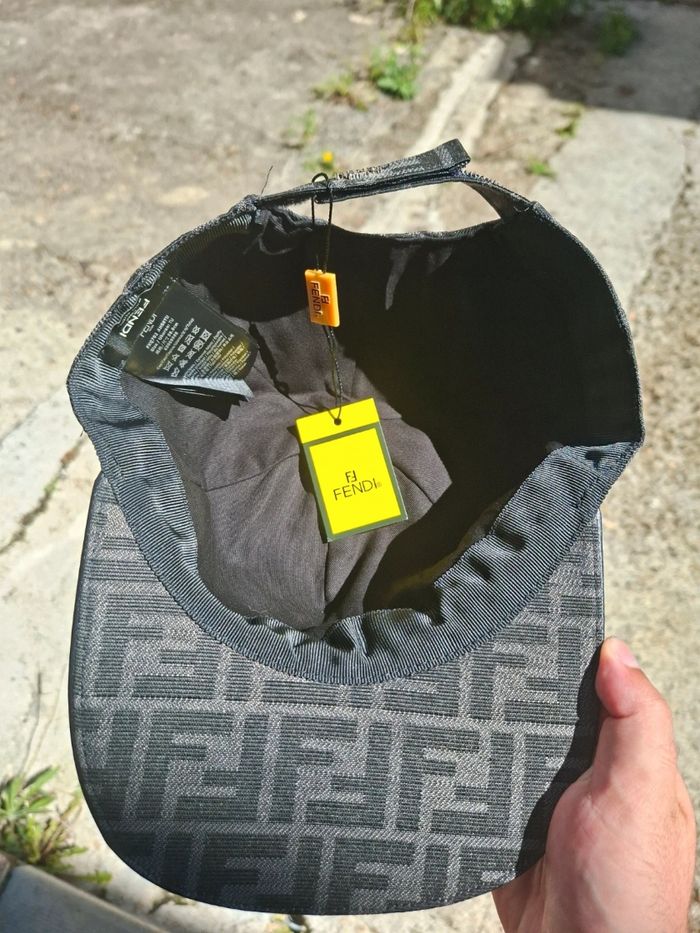 Casquette fendi - photo numéro 2