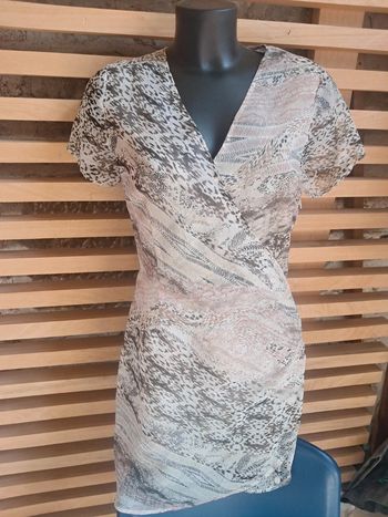 Les petites bombes robe été T.38 neuve