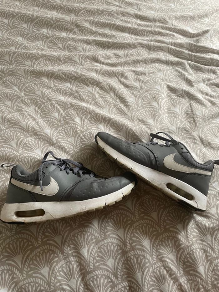 Baskets Nike air grises et blanches 🦋 - photo numéro 7