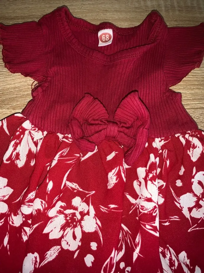 **Robe bébé rouge fleurie avec nœud, taille 6 mois - photo numéro 2