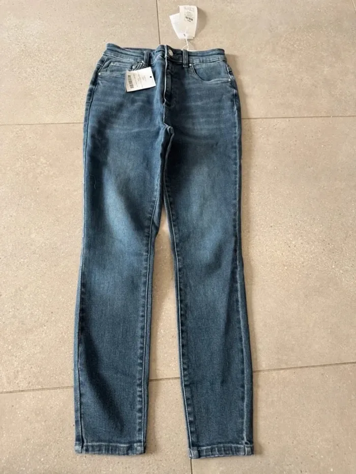 Jean Mila skinny Only, taille 29/32, neuf avec étiquette, valeur 45€  34*92cm