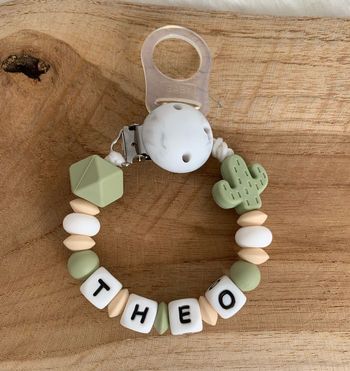 Attache-tétine en silicone personnalisé