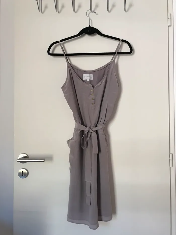 Robe à bretelle gris en soie très bon état Sud Express taille M