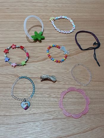 Lot 8 Bracelets