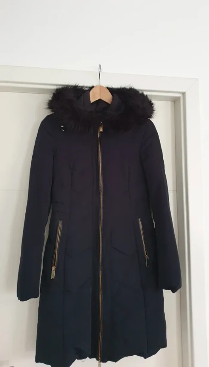Doudoune cintrée bleue marine, taille XS, Zara