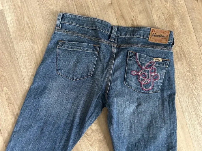Levis, jean femme bleue, évasée, taille US 31 × 32/FR.40/42 - photo numéro 6