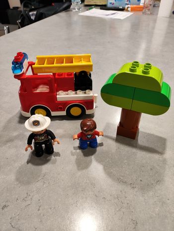 Lego Duplo – Camion de pompier + figurines + arbre
