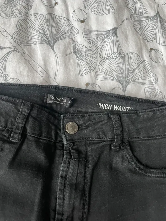 Jean noir Bershka - photo numéro 3