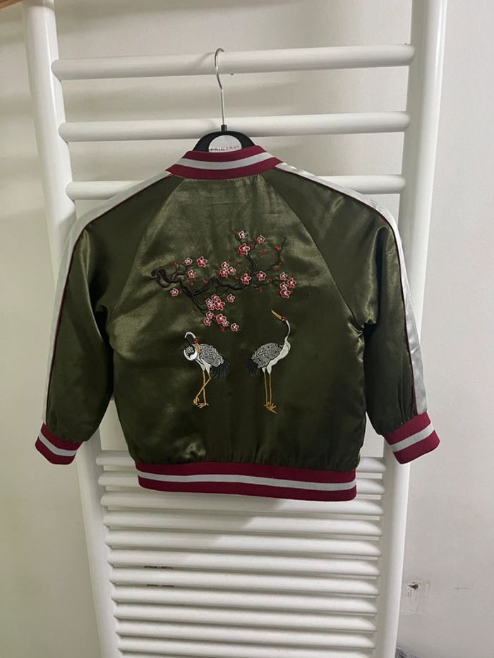 Bomber satin vert kaki avec dessin brodé - photo numéro 2