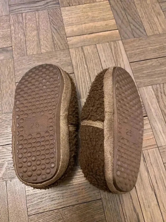 Chaussons lion marron pointure 25 - photo numéro 2