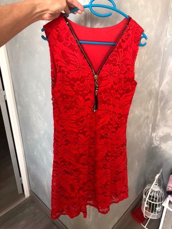 Robe dentelle rouge