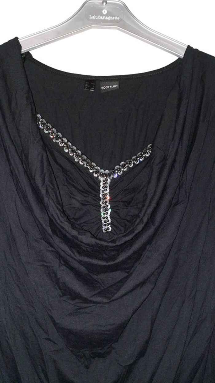 Top noir et strass - photo numéro 2