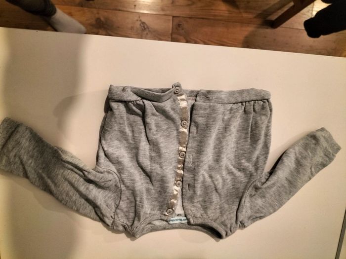 Lot 6 gilets 12 mois - photo numéro 4