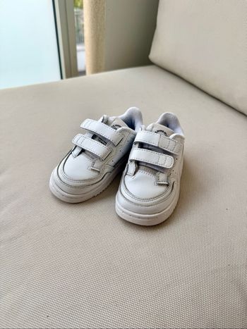 Basket Adidas Blanche en parfait état