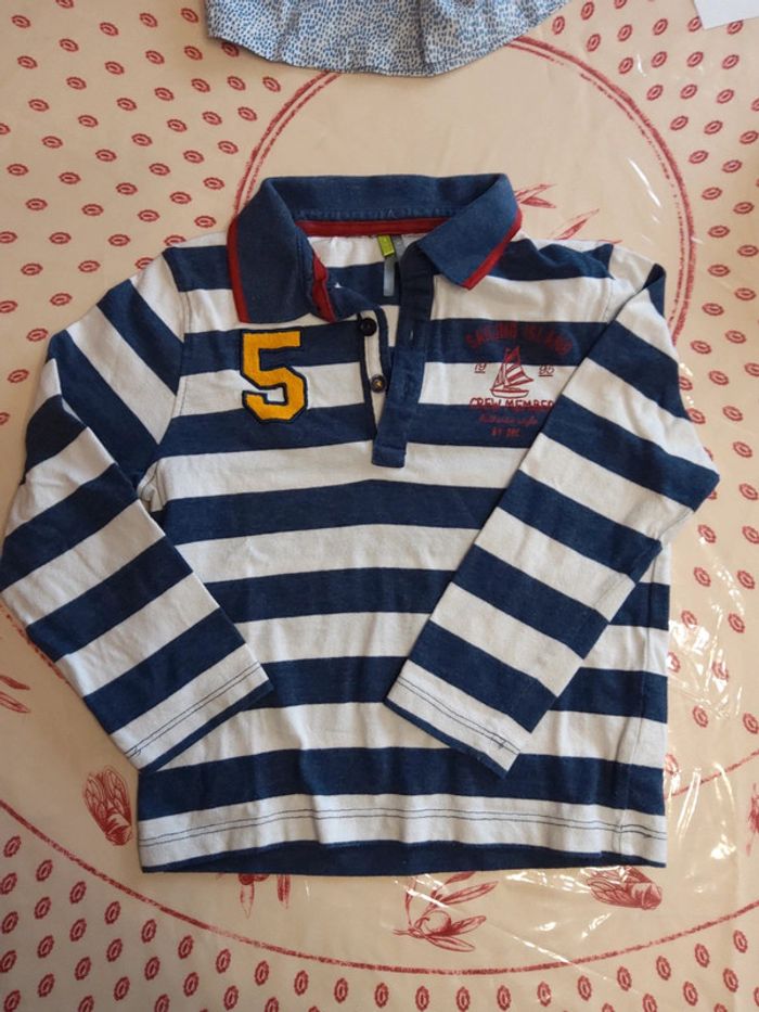 Pull à longue manche rayé avec bateau