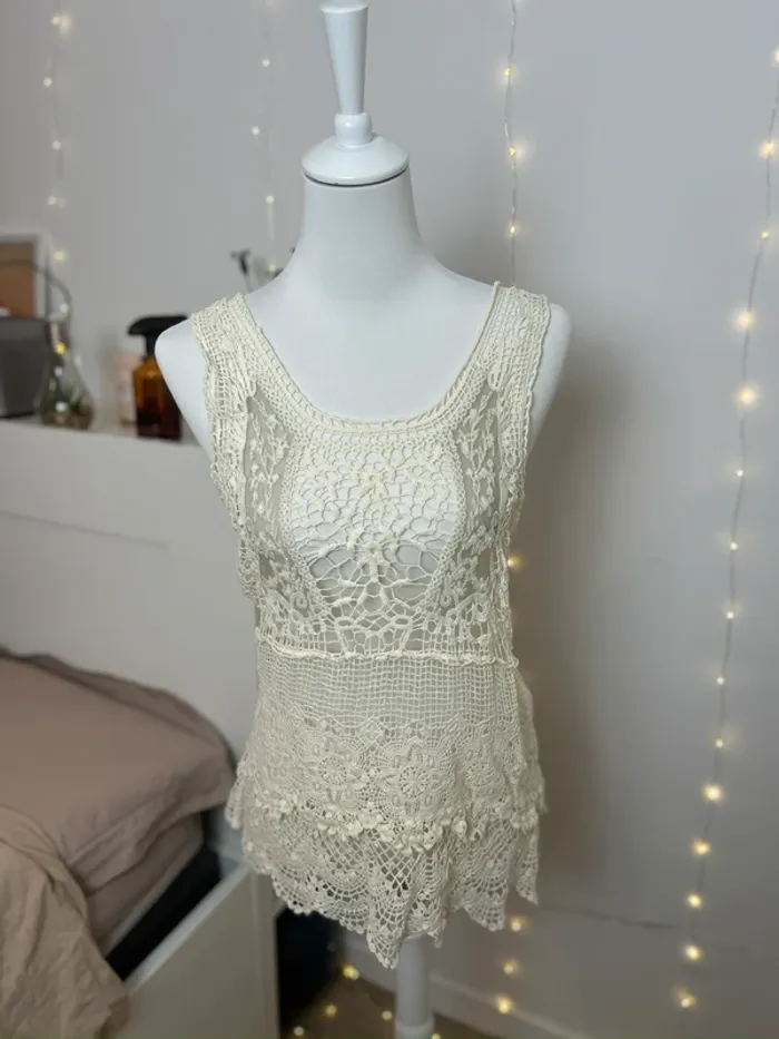 Haut crochet plage blanc cassé femme style bohème chic