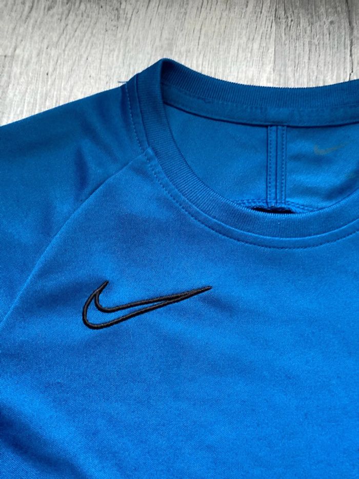 Lot 2 tee-shirts Nike dry fit 8-9 ans - photo numéro 10