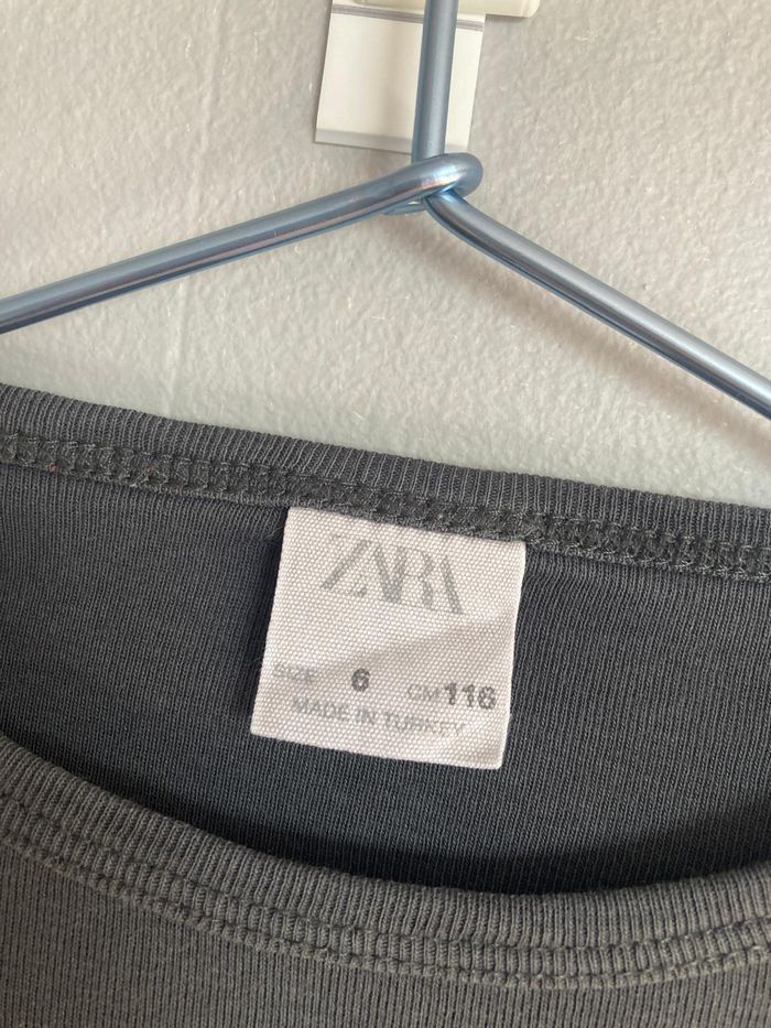 T-shirt Zara fille 6 ans (116 cm) manches longues motif galaxie – Très bon état - photo numéro 2