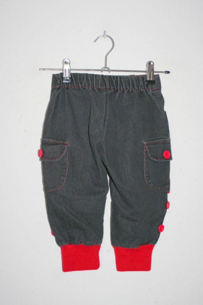 Pantalon gris foncé et rouge, taille 6 ans - photo numéro 4