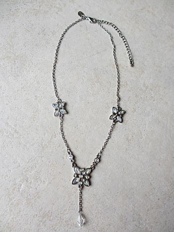 Collier fantaisie métal femme (fleurs)