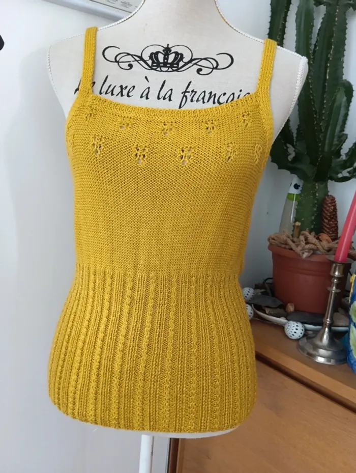 Top débardeur en tricot moutarde vintage