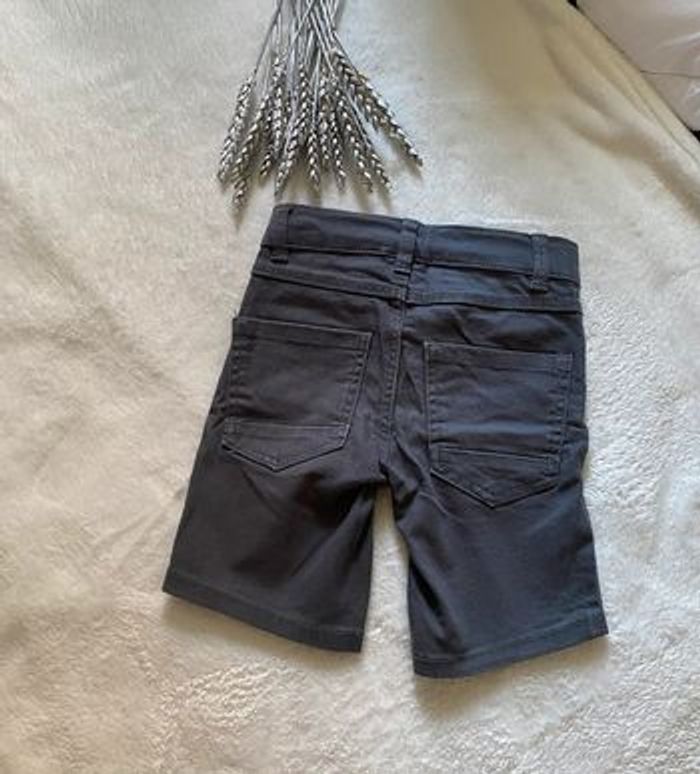 Bermuda réglable à la taille avec boutons de serrage / Neuf - photo numéro 2
