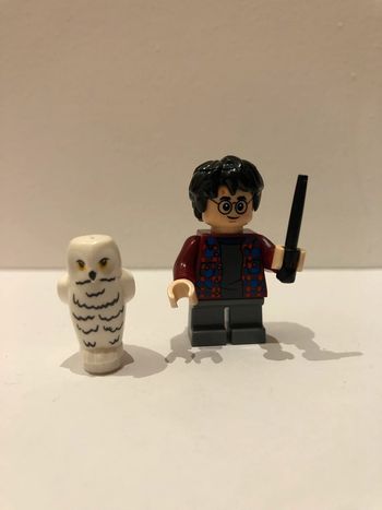 Figurine type lego Harry Potter et sa chouette Edwige. Harry Potter