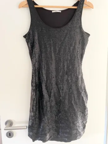 Robe noire avec sequins edc taille S