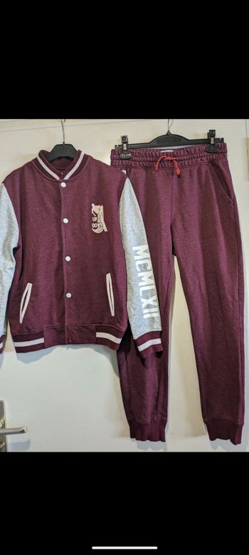 Bel ensemble jogging bordeaux Zara boys. Taille 12 ans.