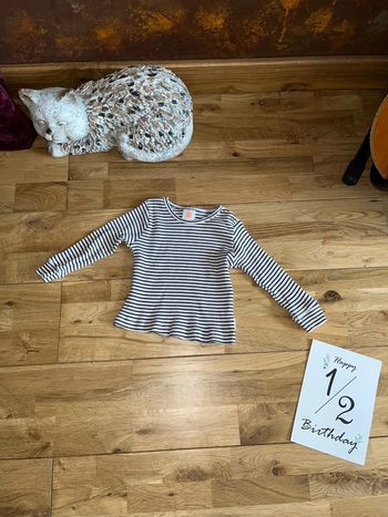 Joli t-shirt ligné gris beige hema très bon état 68 cm/6mois