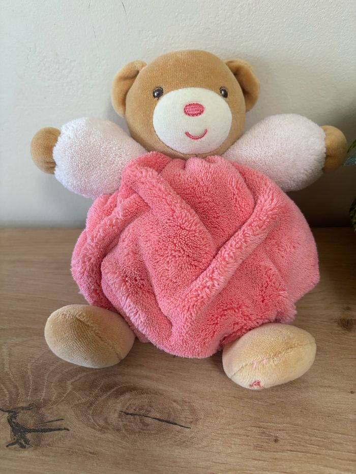 Doudou peluche ours boule plume rose kaloo - photo numéro 2