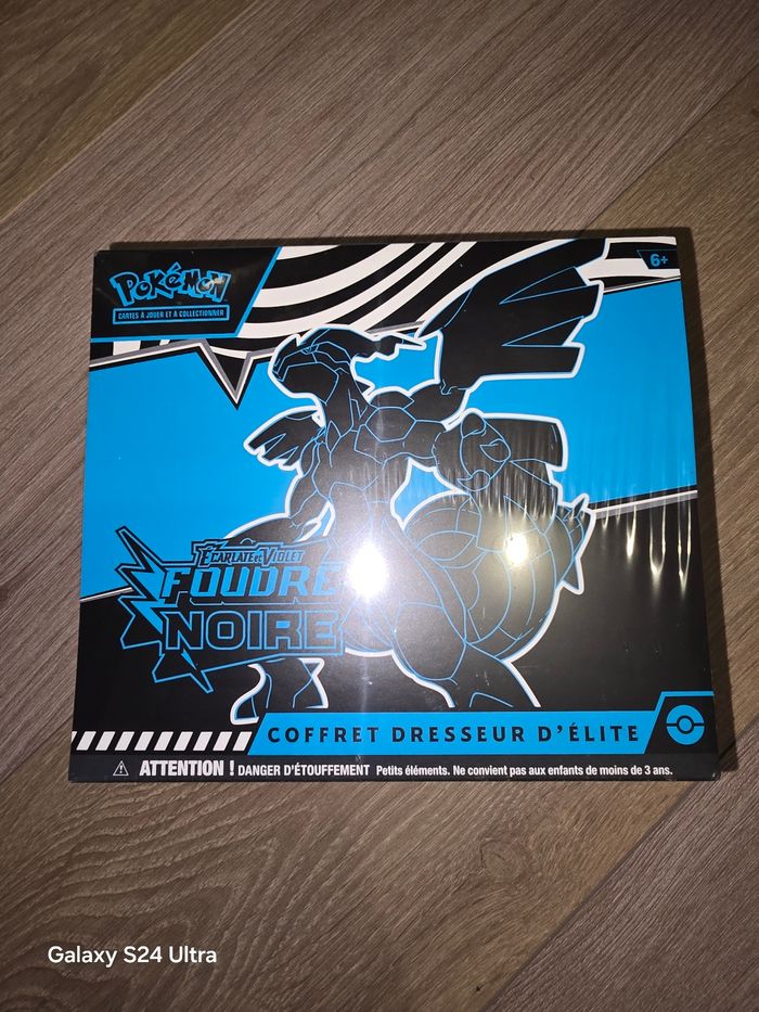 Pokemon etb coffret dresseur d'élite foudre noir