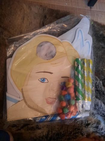 Sarbacane carton brillant avec boule en papier cible ange enfant blond