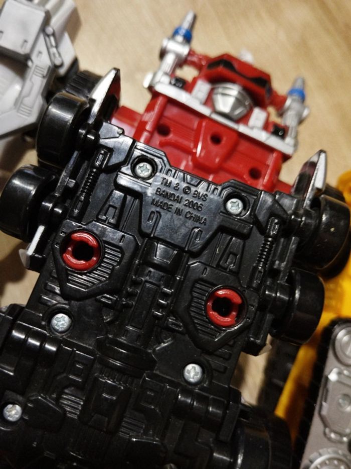 Megazord power rangers dx operation overdrive 2006 - photo numéro 3