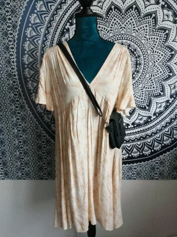 Robe beige à motifs mandala coupe babydoll / culture sud / (S-M)