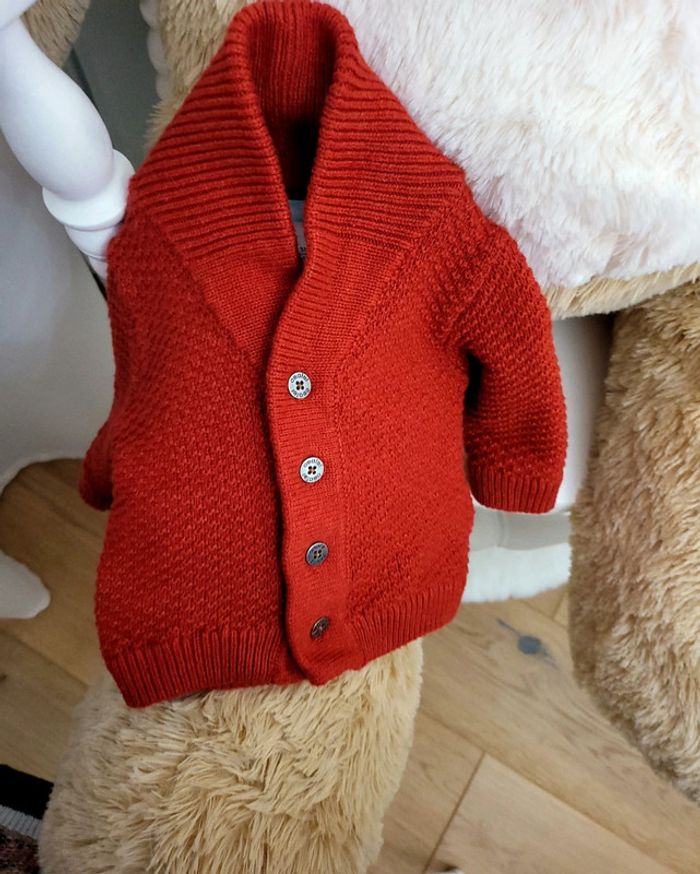 Gilet 3 mois neuf obaibi couleur rouille - photo numéro 4