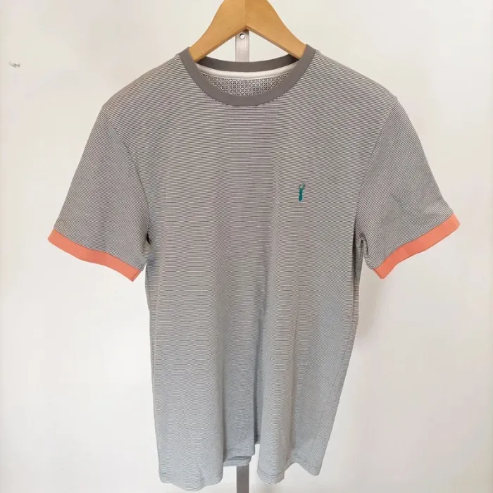 Tshirt à rayures blanches et grises neuf, taille M 100% coton été A344