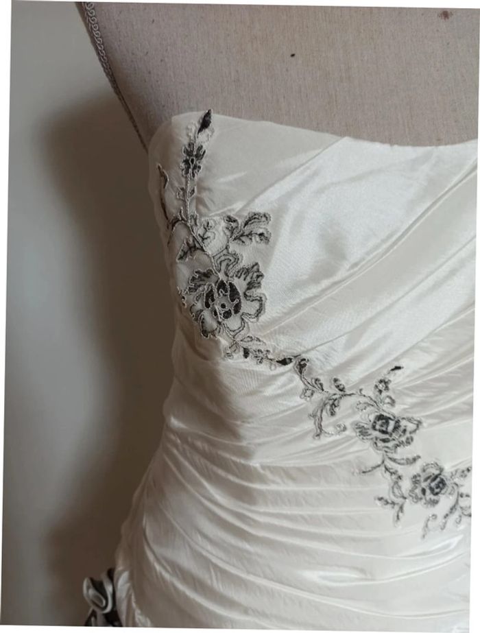 Robe de mariée T.42 point mariage - photo numéro 3