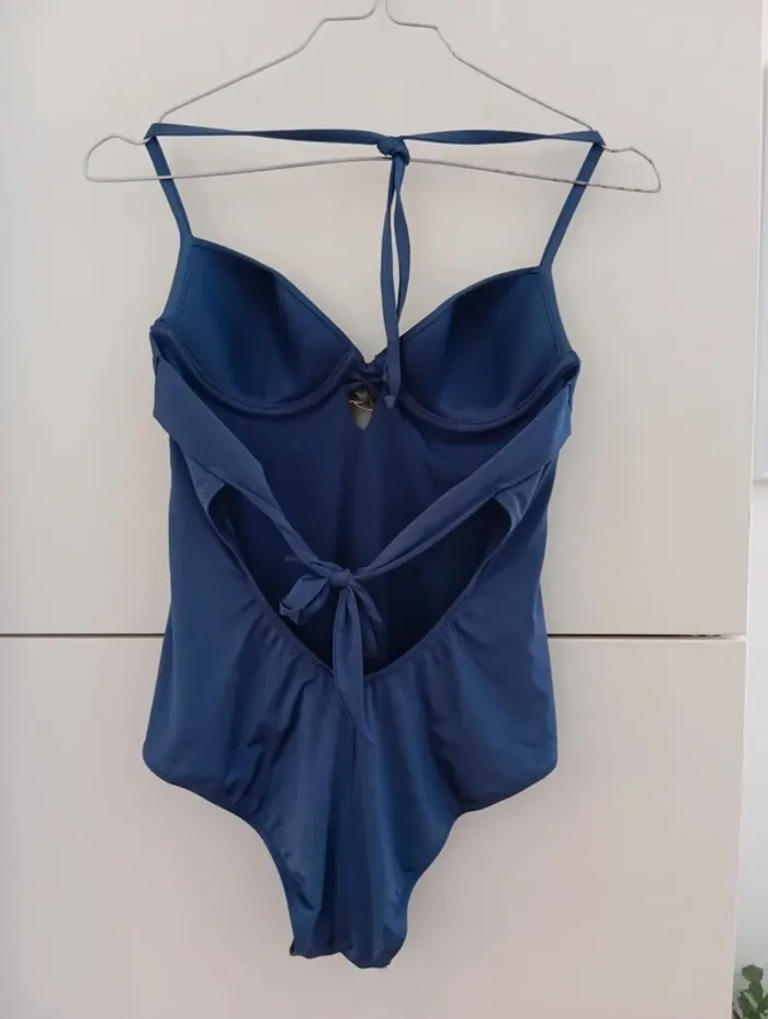 Maillot de bain une pièce bleu irisé
Philippe Matignon - photo numéro 6