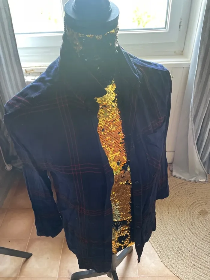 Chemise bleu et rouge