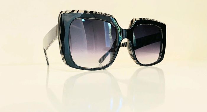 Lunette de soleil femme noire zèbre verres dégradés UV protection catégorie 3 - photo numéro 4