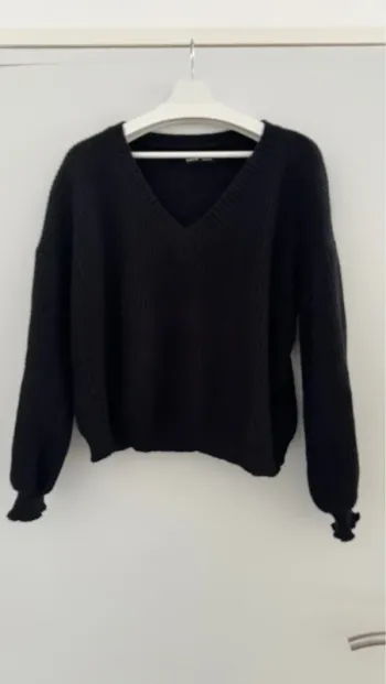 Pull court noir