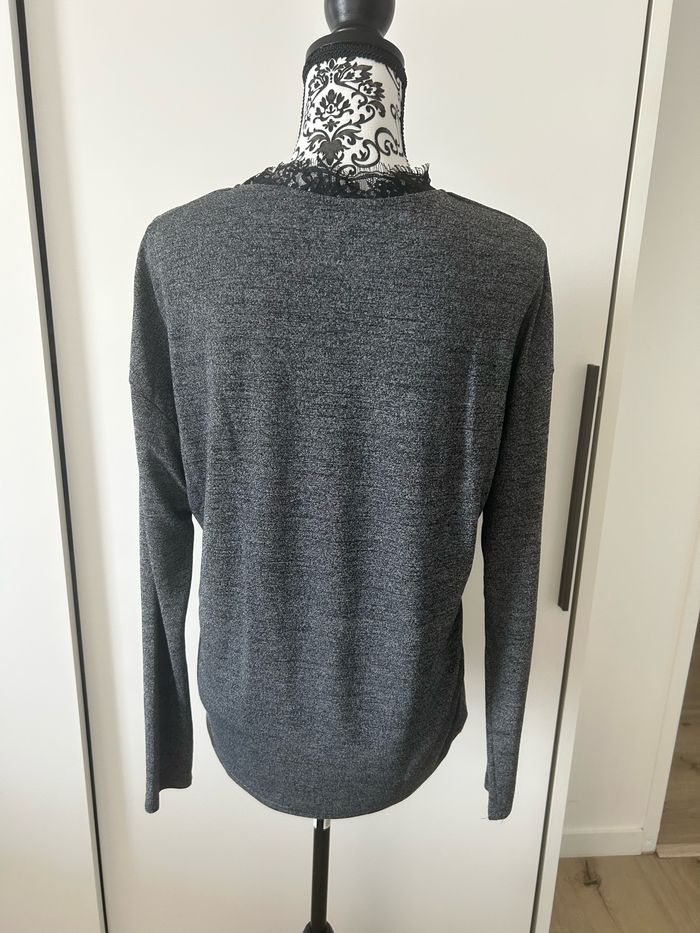 Pull col V SHEIN taille L gris foncé bordure dentelle - photo numéro 3