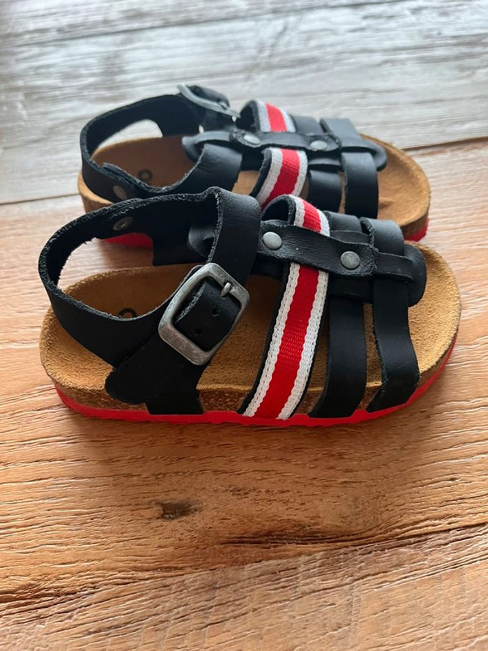 Sandale noir et rouge taille 24 - photo numéro 4