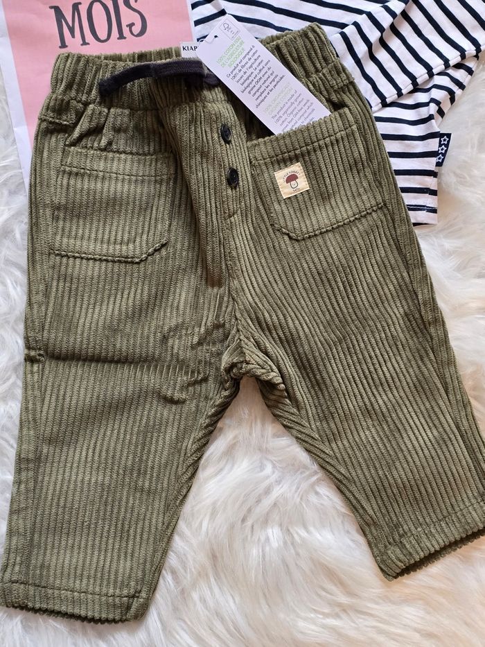 Neufs (non portés)💙🤩😍 superbe ensemble teeshirt ml et pantalon velours 9 mois garçon 💙😍🤩 - photo numéro 3