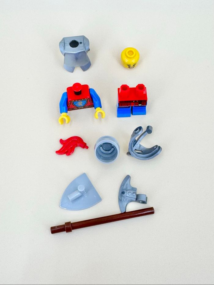 Lego Figurines Castle : Femme Soldat Lion Knight, visage double expression, casque à visière - NEUF - photo numéro 10