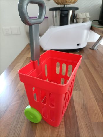 Chariot de courses rouge