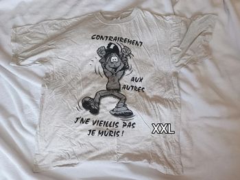 Tee shirt XXL Contrairement aux autres j'ne vieillis pas je mûris !